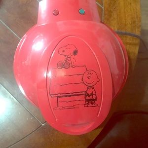 Charlie Brown pancake maker